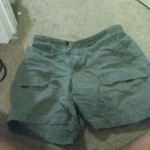 Green wrangler cargo shorts